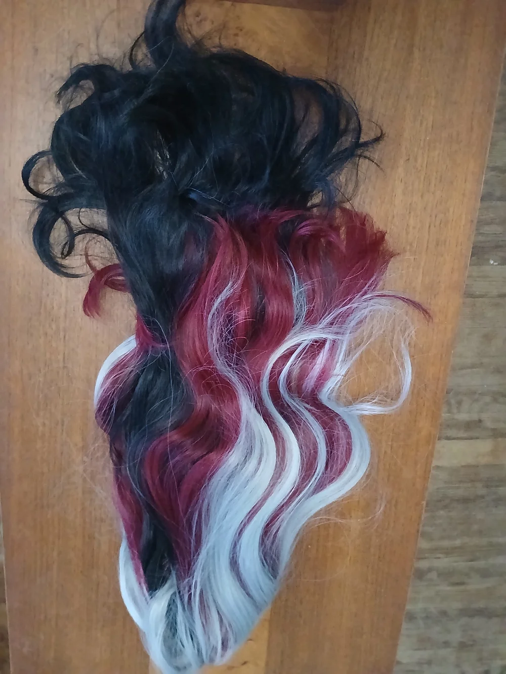 Long Wavy Silver, Red & Black Synthetic Wig — Elegant Tri-Color Style